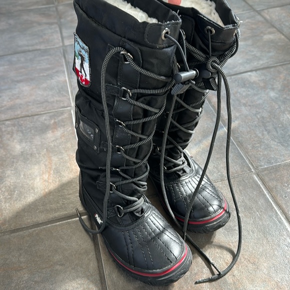 PAJAR black boots size 5.5 waterproof. Lined warm tie lace front; used - Picture 1 of 9